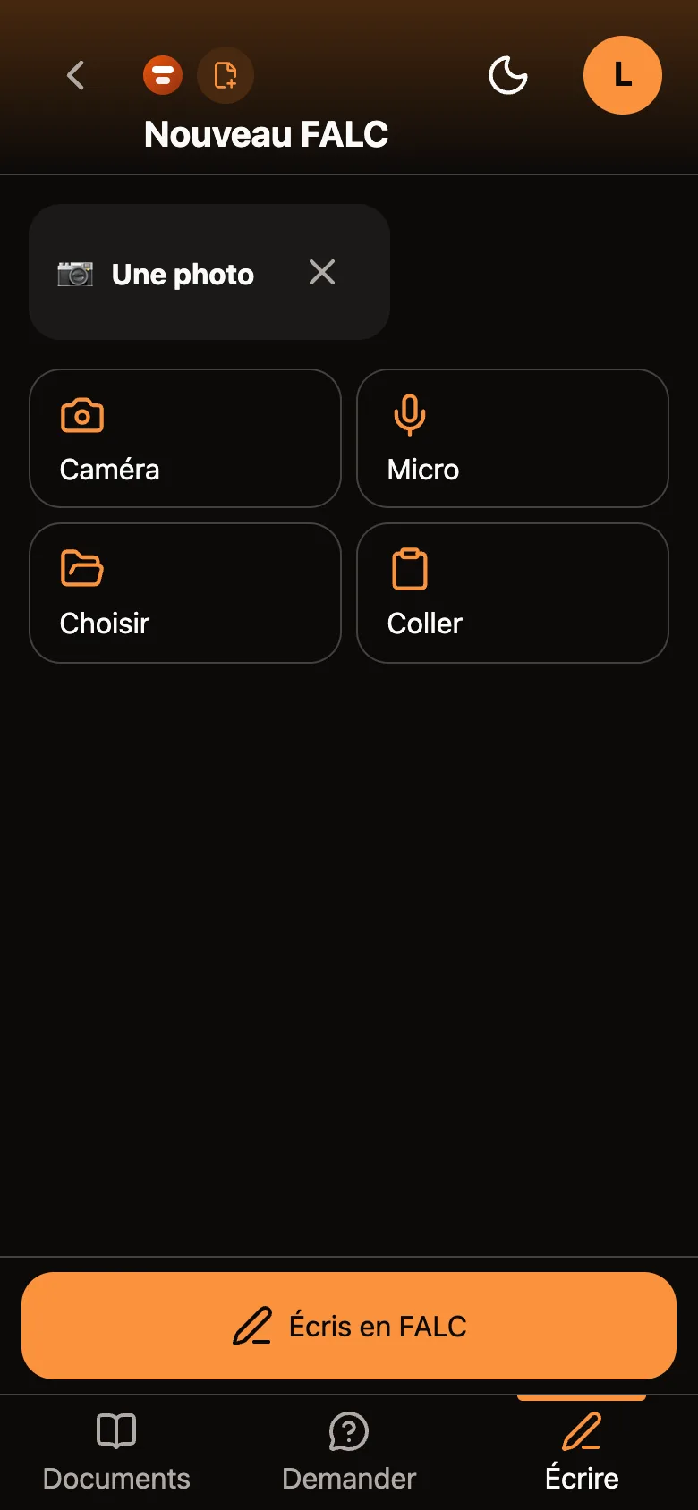 The New Easy Read screen: an “A photo” chip with a cross to remove it, four buttons — Camera, Microphone, Choose, Paste — and a large orange button “Write it in Easy Read”.