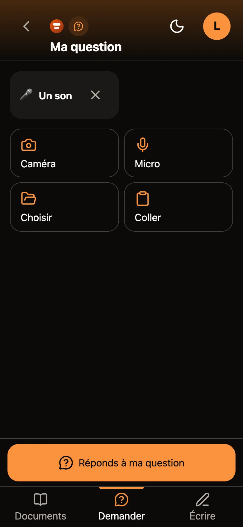 The My question screen: an “A sound” chip with a cross to remove it, the same four buttons, and a large orange button “Answer my question”.